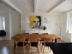 Bolig med sommerhusvibes, 80 meter fra badesø